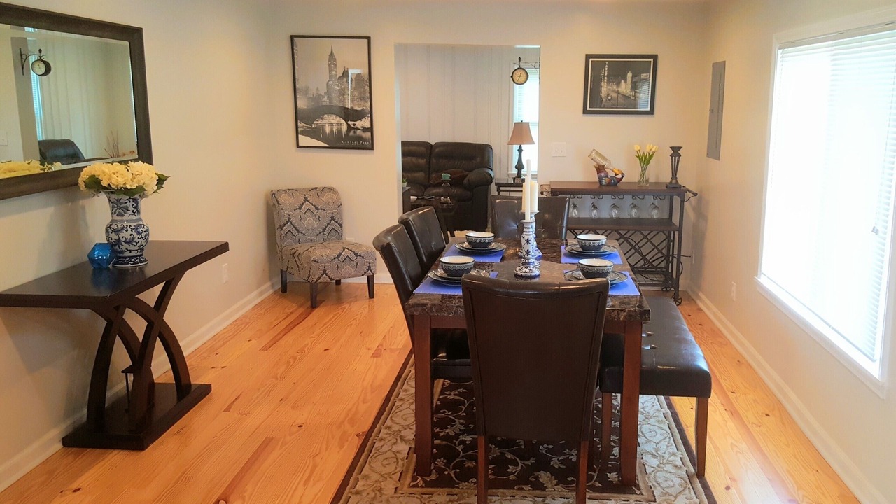 Photo of Bedroom in Raytown