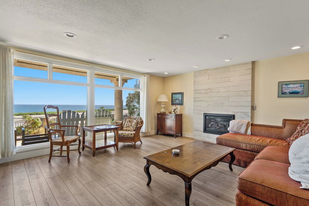 Photo of Livingroom in Westside Santa Cruz