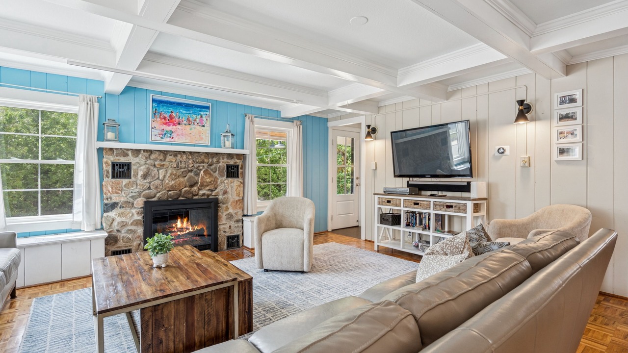 Photo of Livingroom in Michigan City