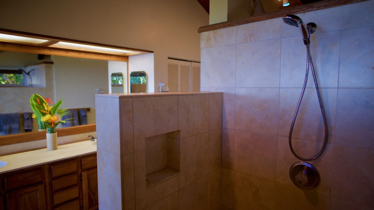 Photo of Bathroom in Honaunau-Napoopoo