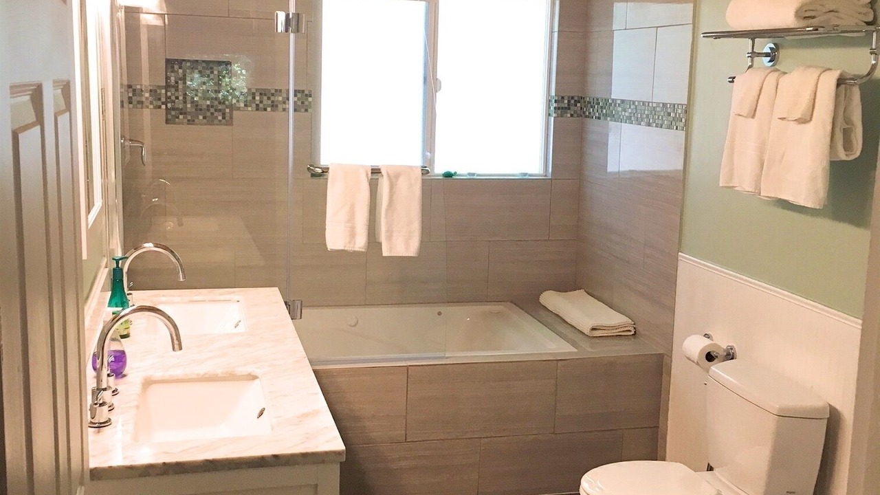 Photo of Bathroom in Cobb