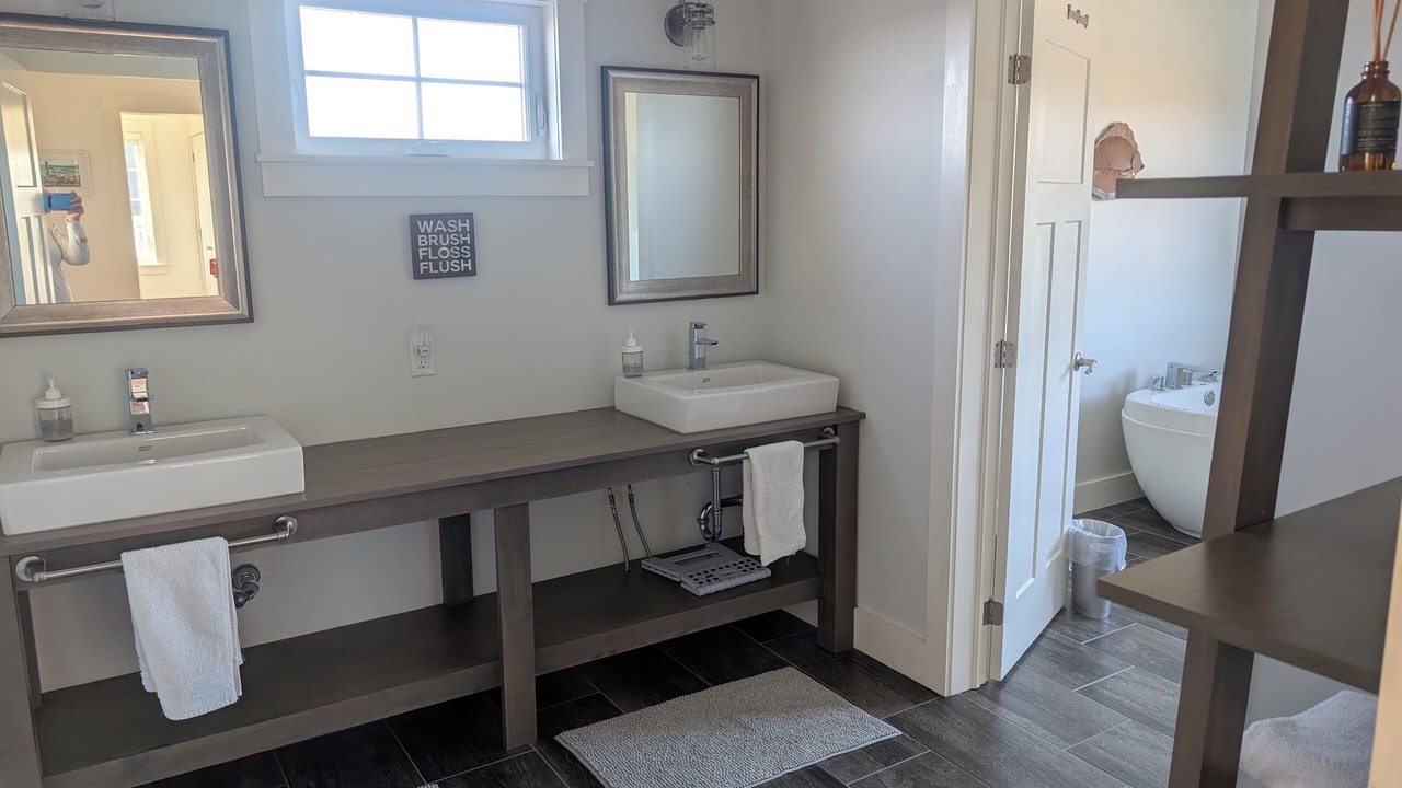 Photo of Bathroom in Little Pond
