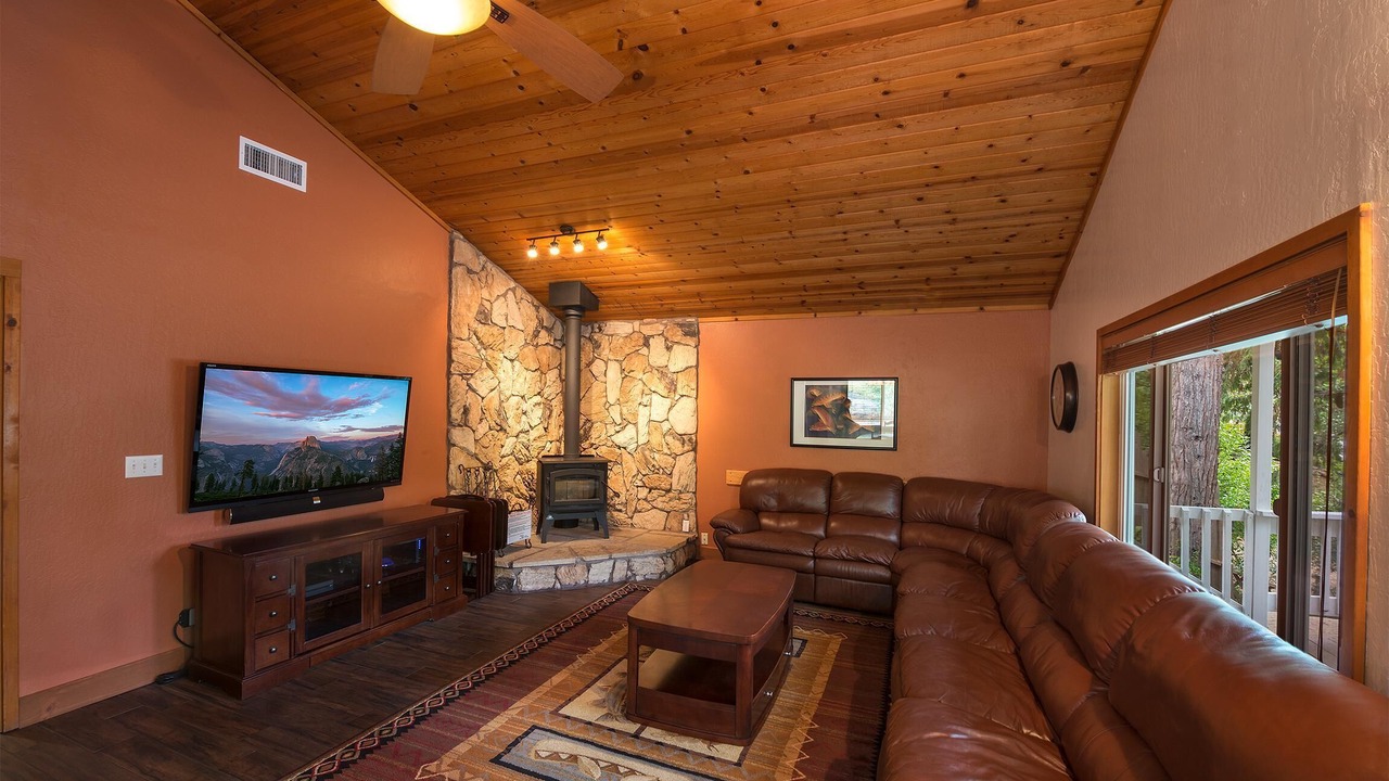 Photo of Livingroom in Yosemite Forks