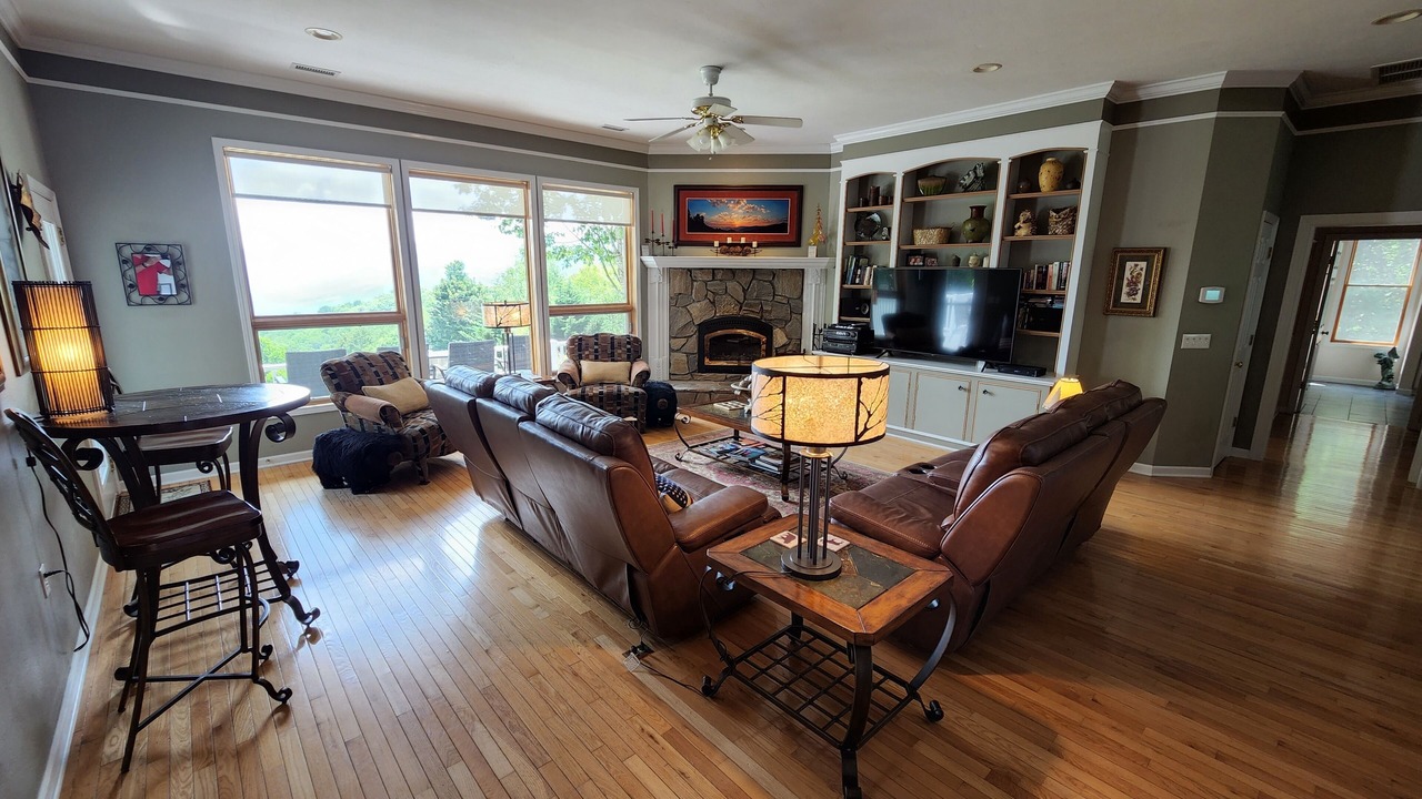 Photo of Livingroom in Walker-In-the-Hills