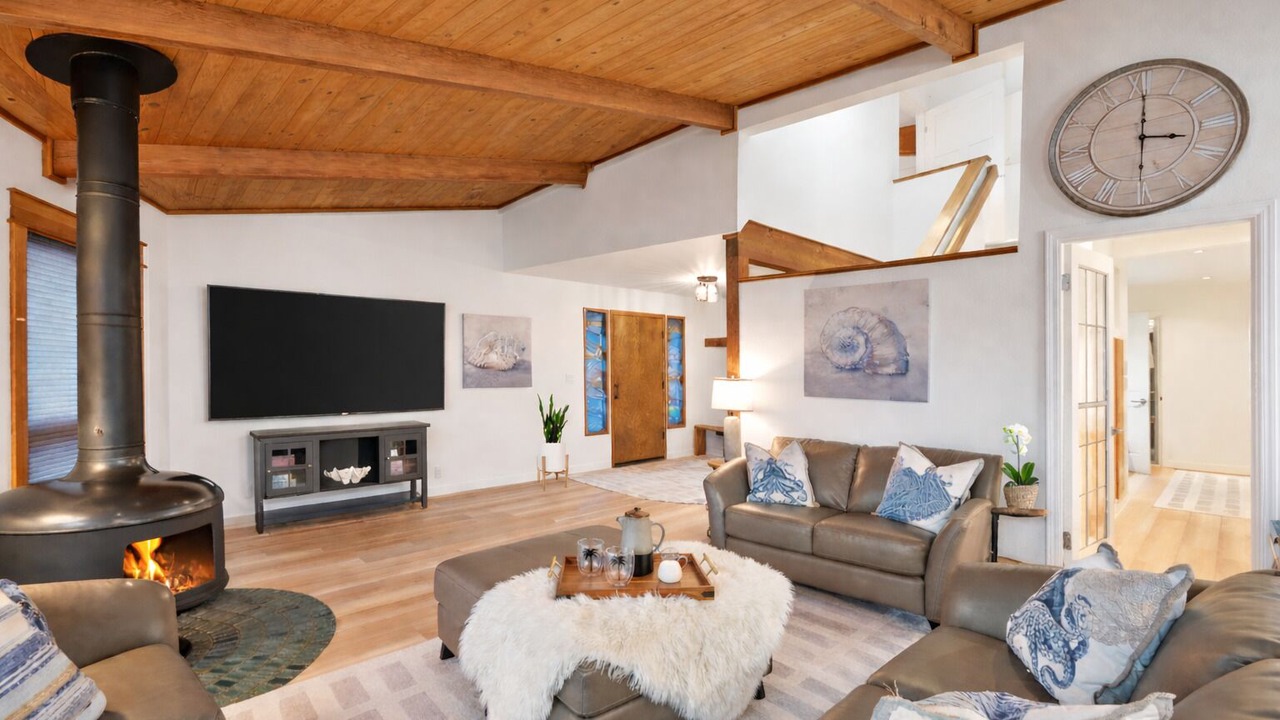 Photo of Livingroom in Opal Cliffs