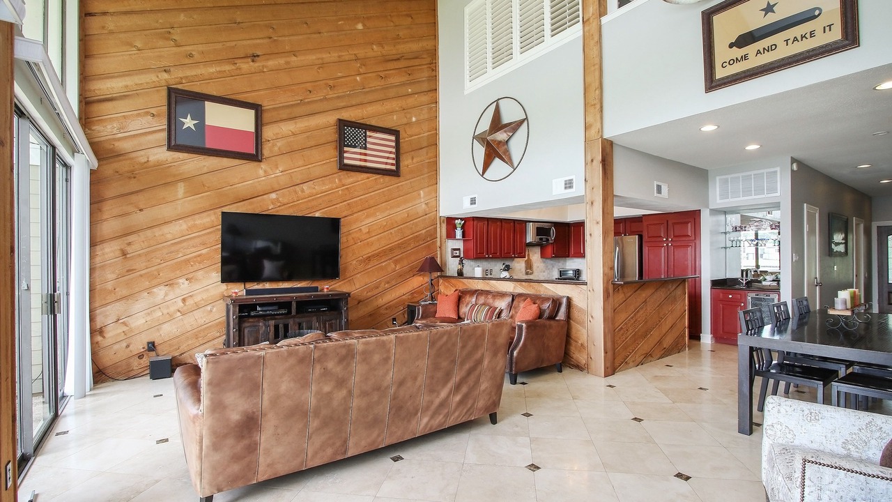 Photo of Livingroom in April Sound