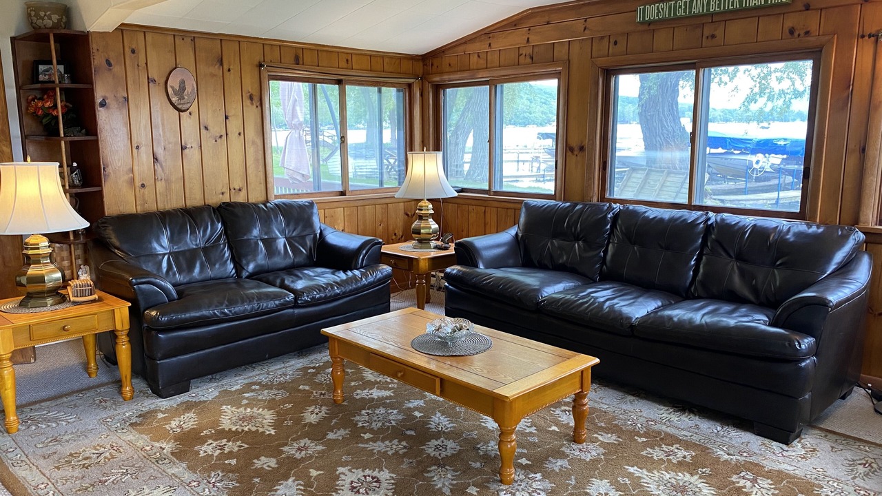 Photo of Livingroom in Town of Richmond