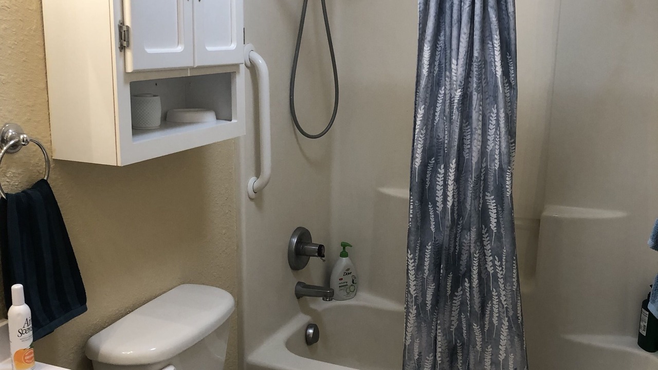 Photo of Bathroom in Mapleton