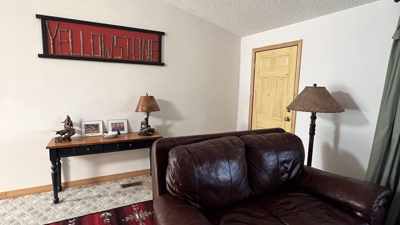 Photo of Livingroom in Emigrant