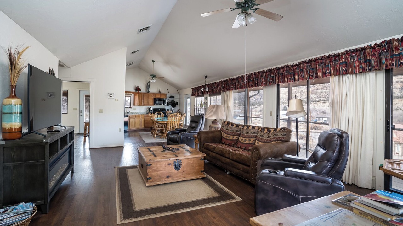 Photo of Livingroom in Navajo Dam