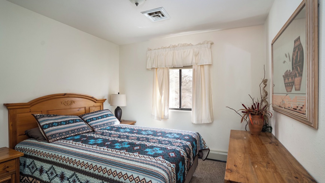 Photo of Bedroom in Navajo Dam