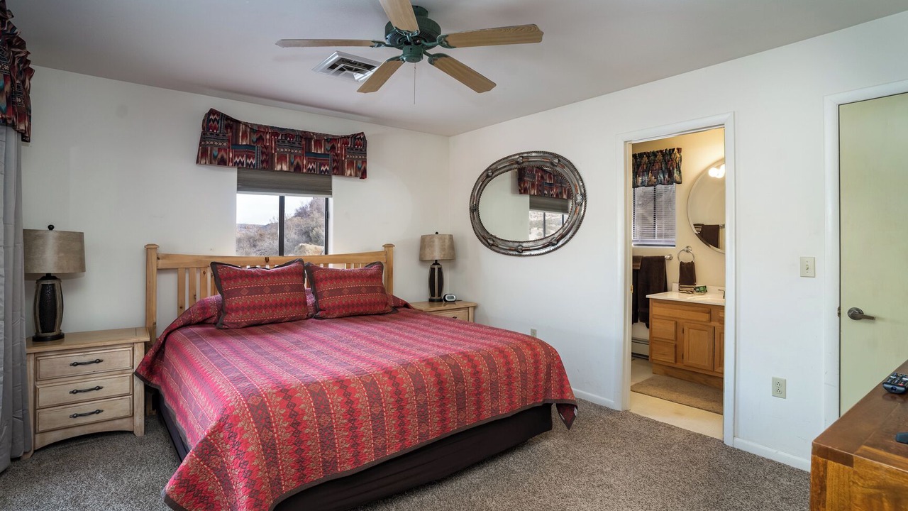 Photo of Bedroom in Navajo Dam