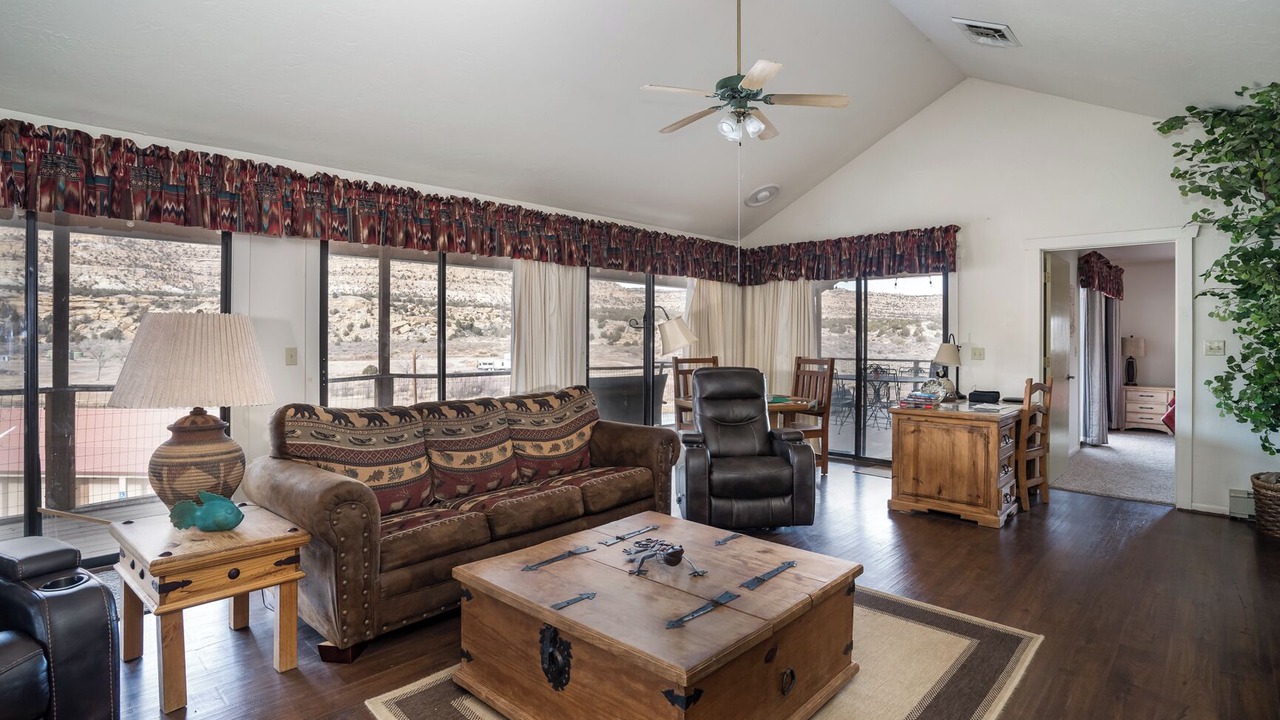 Photo of Livingroom in Navajo Dam