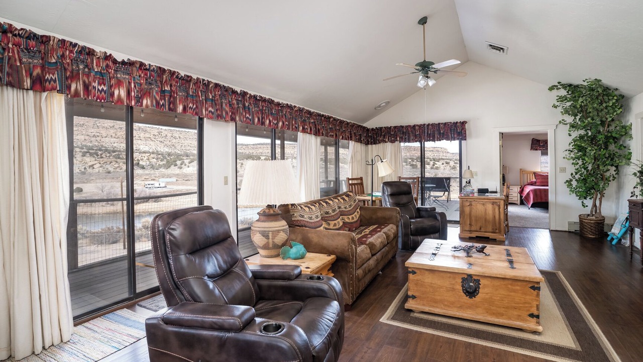 Photo of Livingroom in Navajo Dam