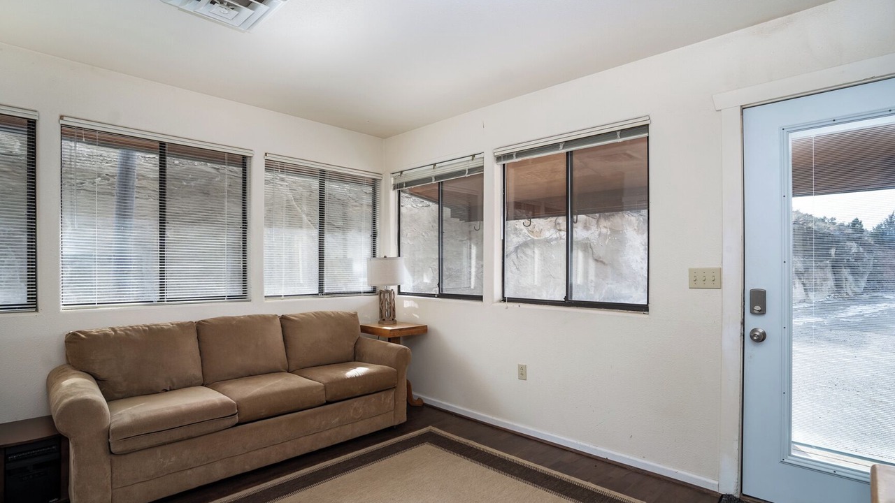 Photo of Livingroom in Navajo Dam