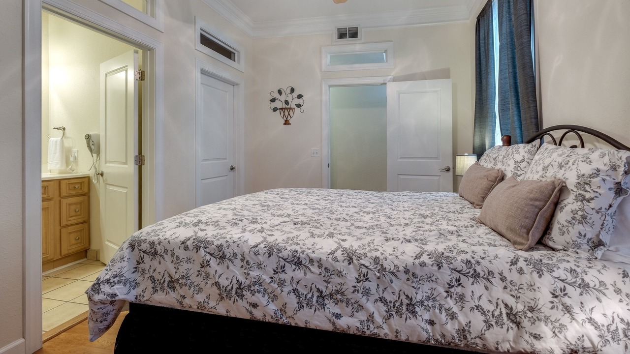 Photo of Bedroom in Beach Institute