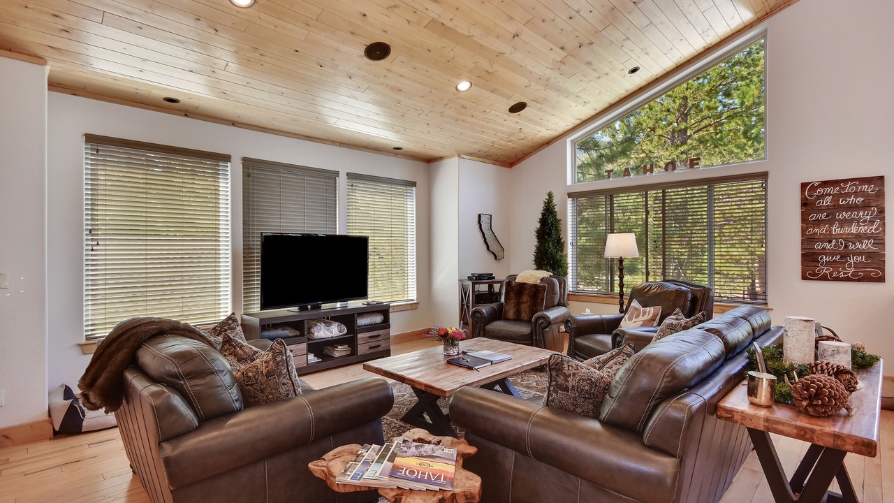 Photo of Livingroom in North Upper Truckee