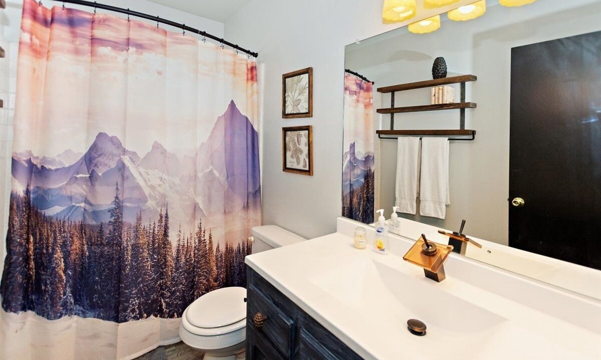 Photo of Bathroom in Summit Estates