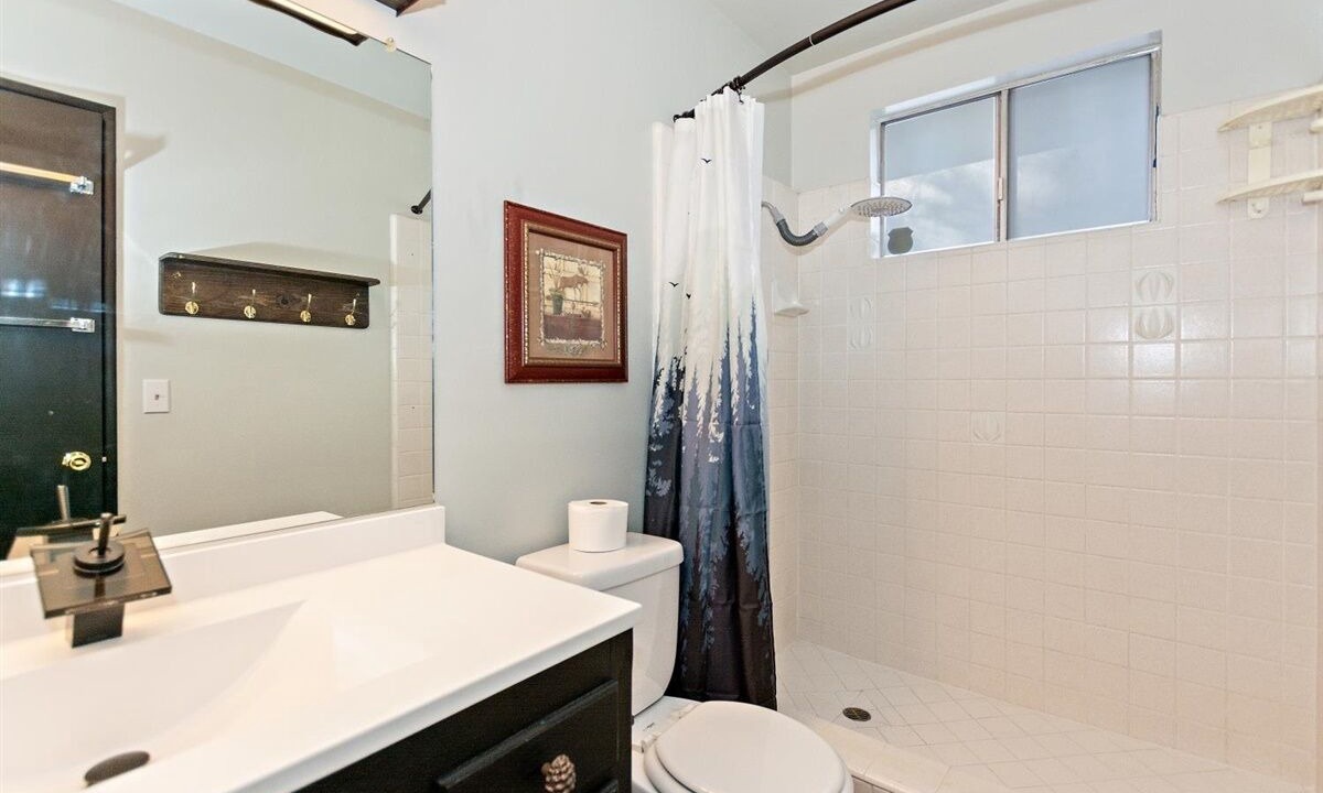 Photo of Bathroom in Summit Estates