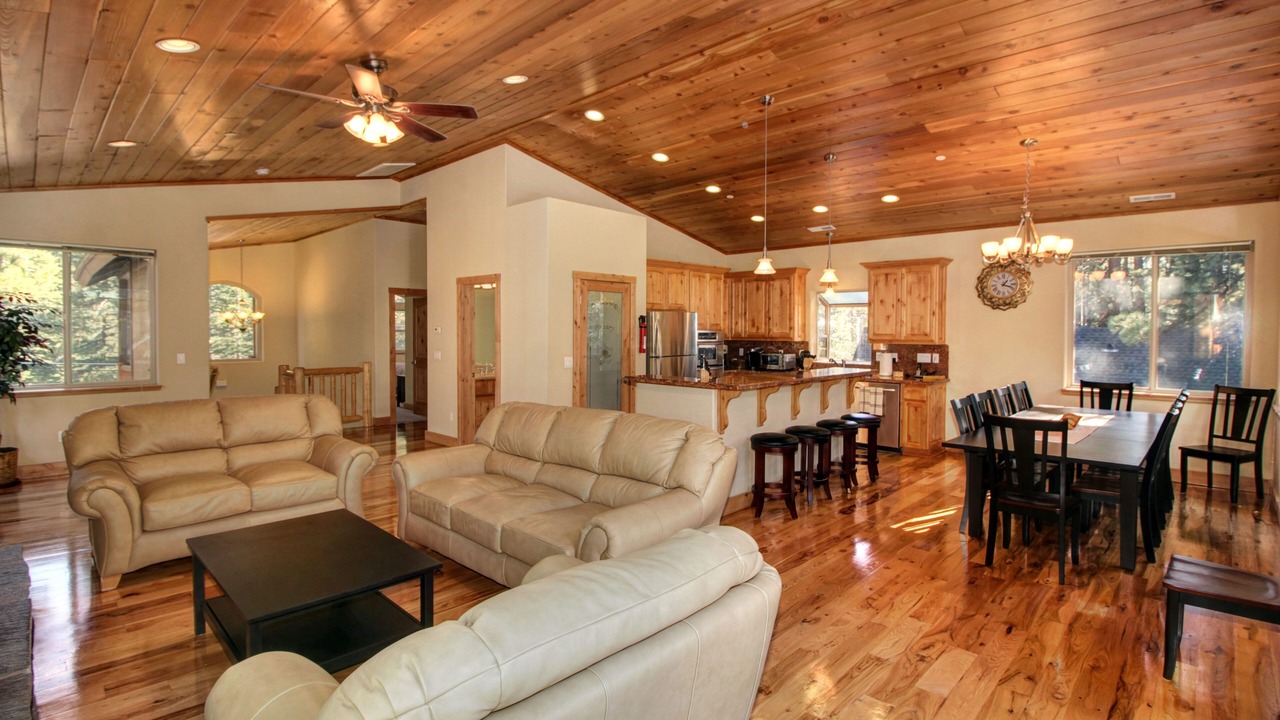 Photo of Livingroom in Pioneer Trail