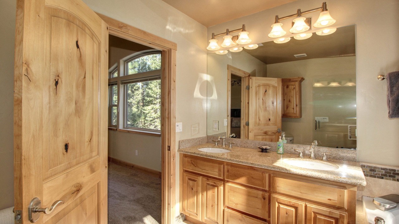 Photo of Bathroom in Pioneer Trail