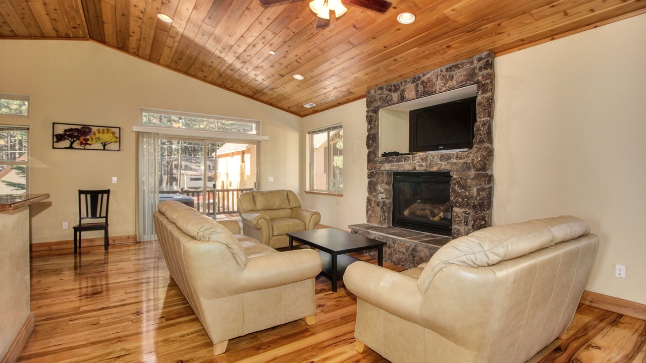 Photo of Livingroom in Pioneer Trail