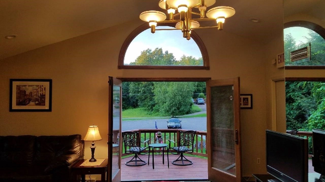 Photo of Livingroom in Moon Township