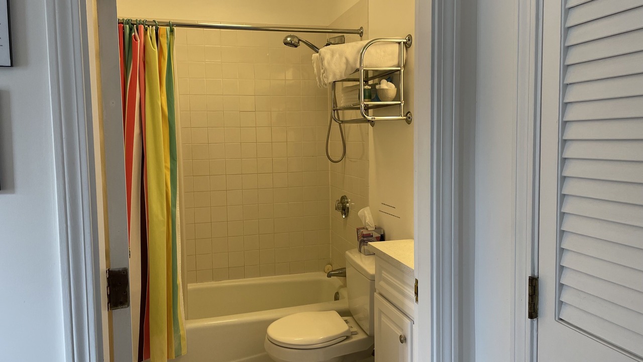 Photo of Bathroom in Thompson Square - Bunker Hill