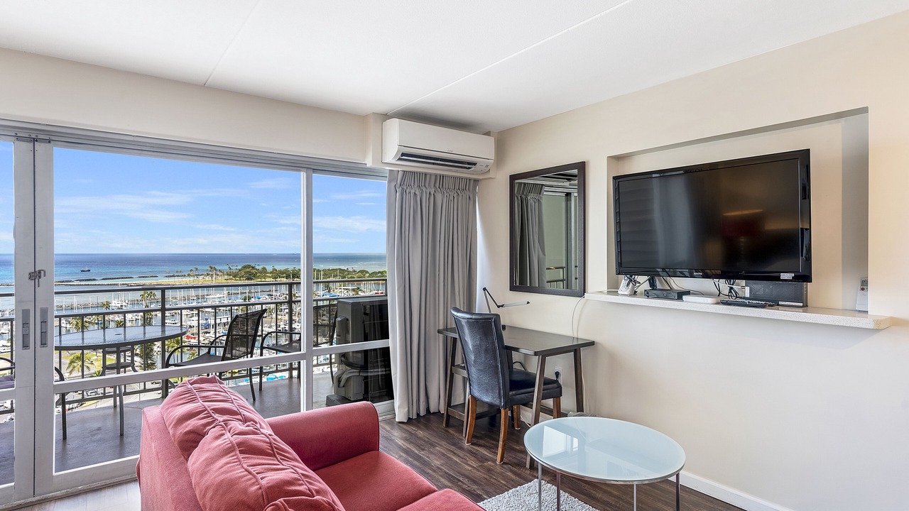 Photo of Livingroom in Waikiki