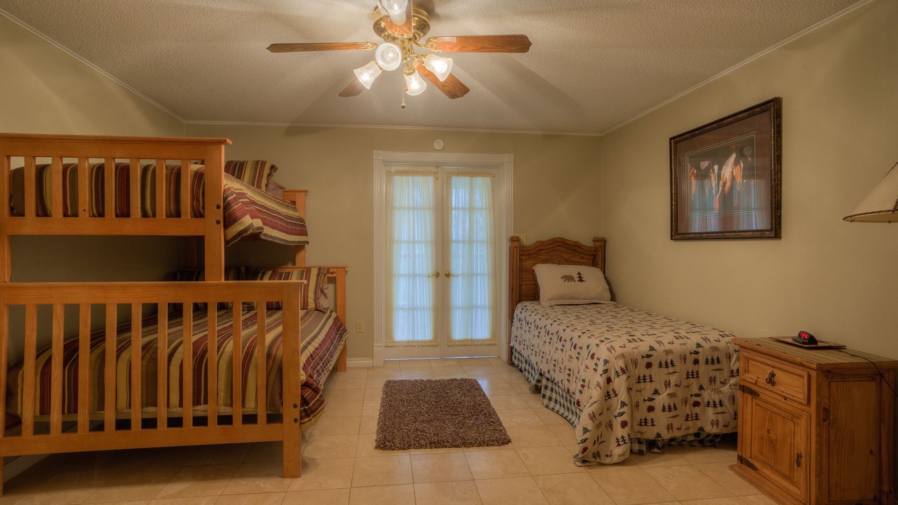 Photo of Bedroom in Uvalde