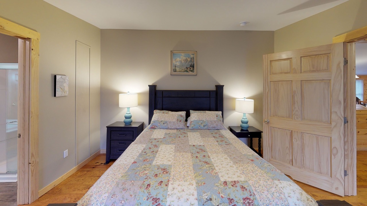 Photo of Bedroom in Nelsonville