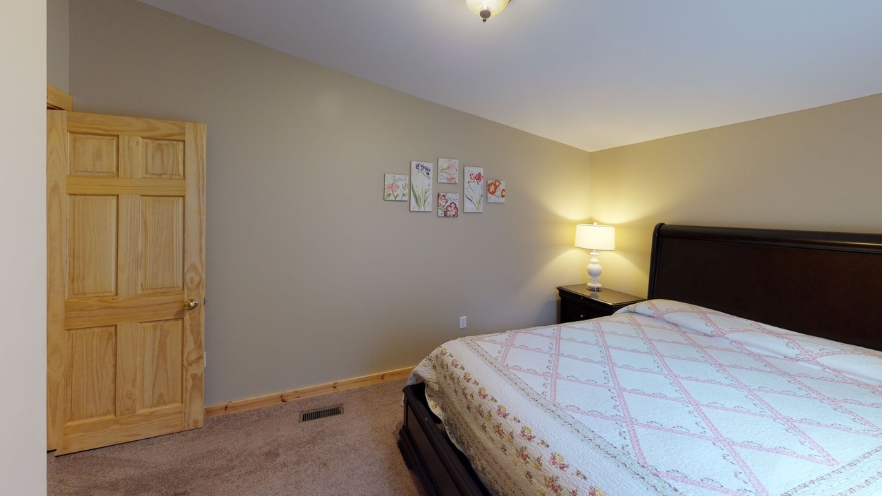 Photo of Bedroom in Nelsonville