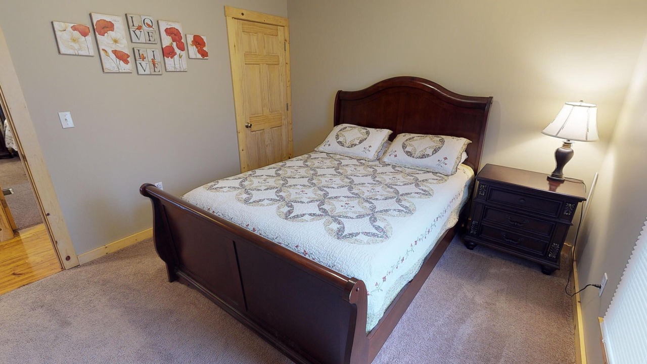 Photo of Bedroom in Nelsonville