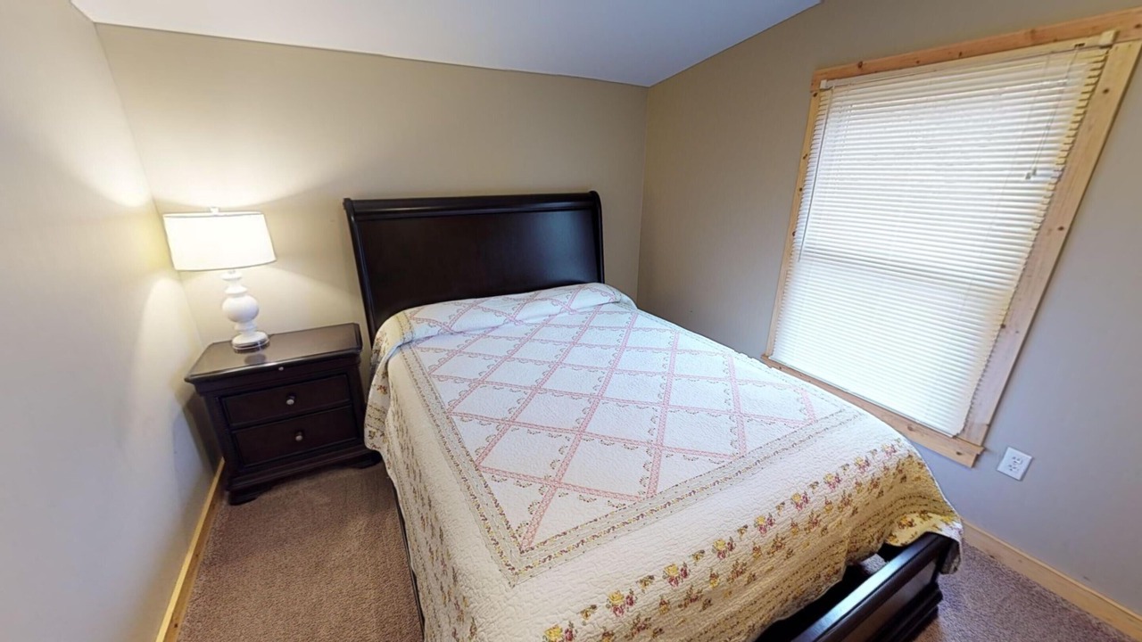Photo of Bedroom in Nelsonville