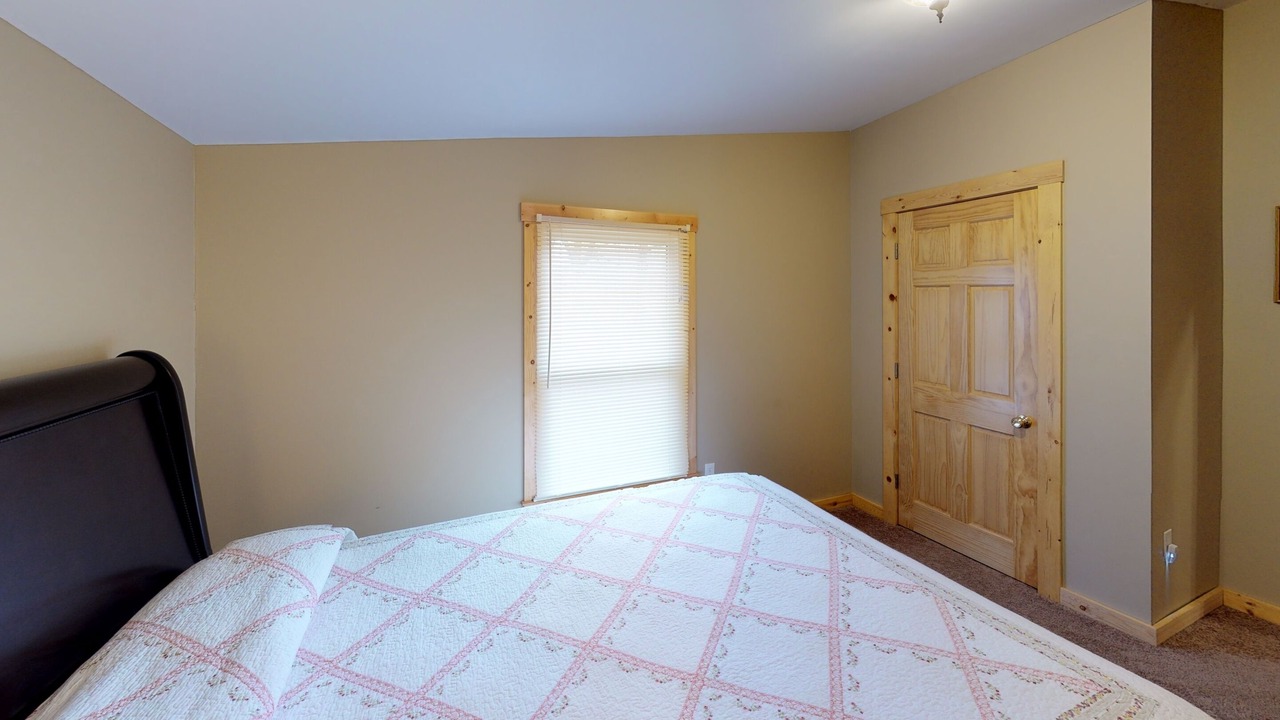 Photo of Bedroom in Nelsonville