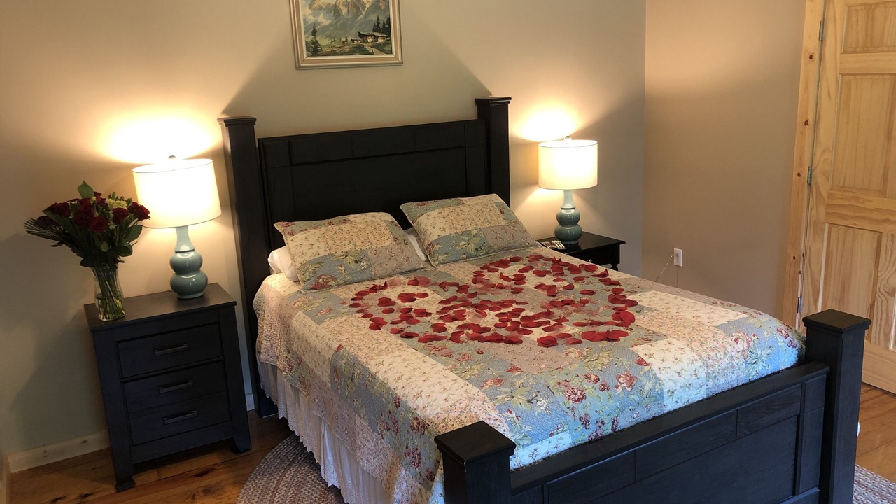 Photo of Bedroom in Nelsonville