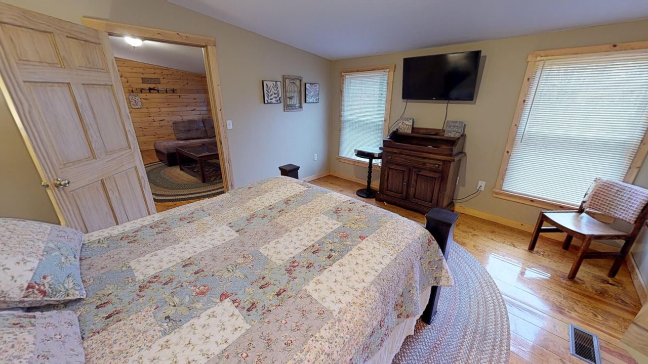 Photo of Bedroom in Nelsonville