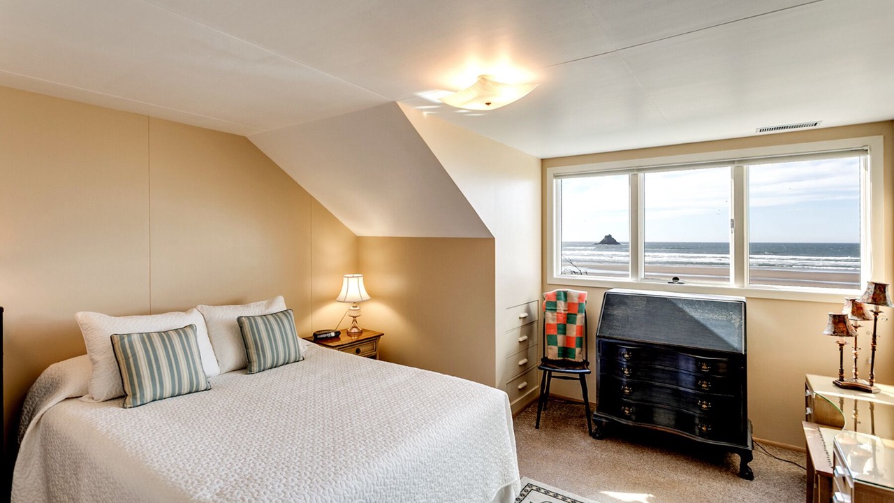 Photo of Bedroom in Arch Cape