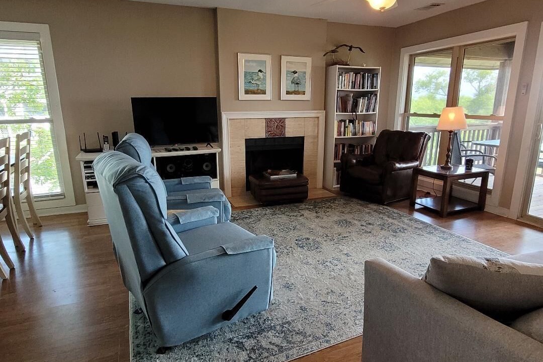 Photo of Livingroom in Oceanmarsh Subdivision