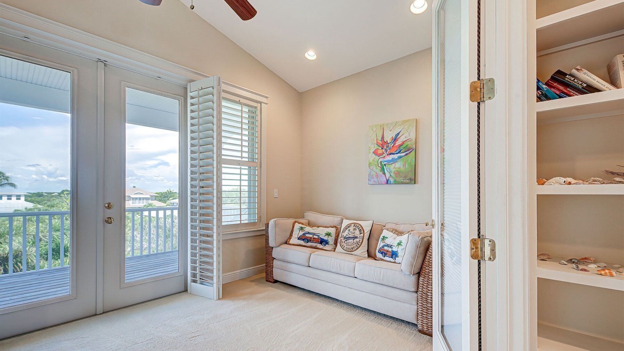 Photo of Livingroom in Palm Island