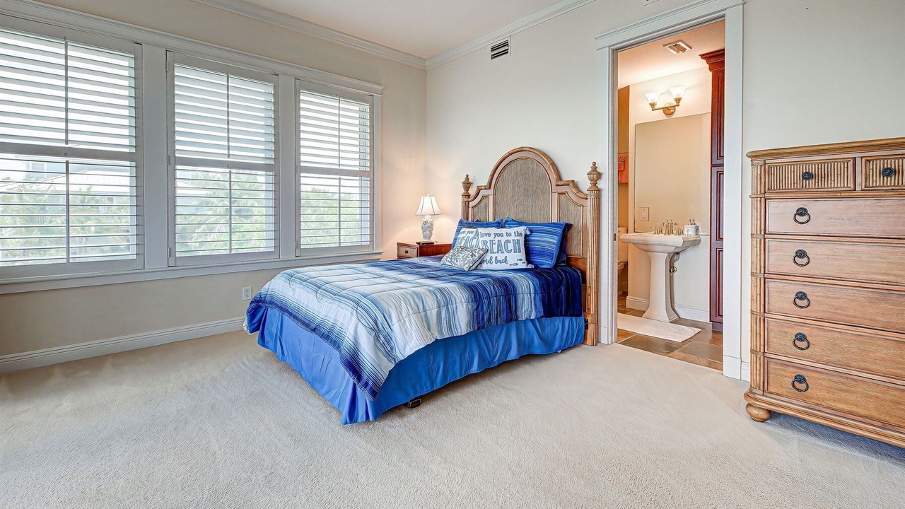 Photo of Bedroom in Palm Island