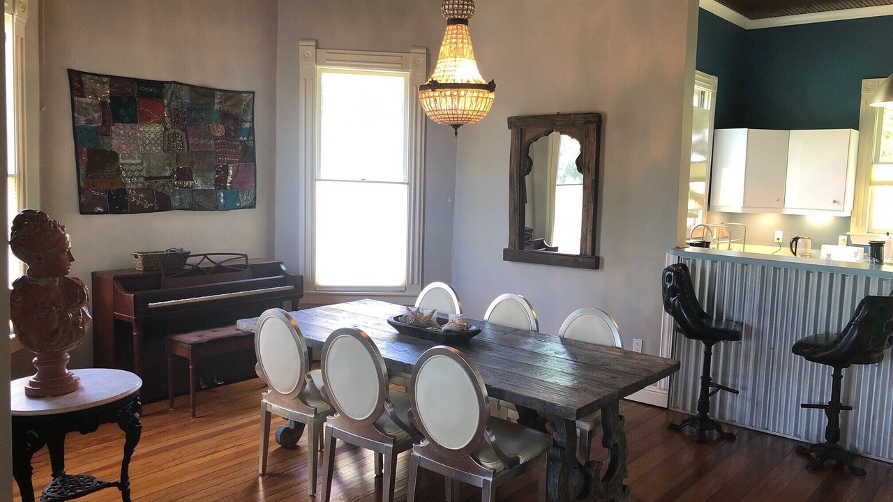 Photo of Livingroom in East Riverside - Oltorf