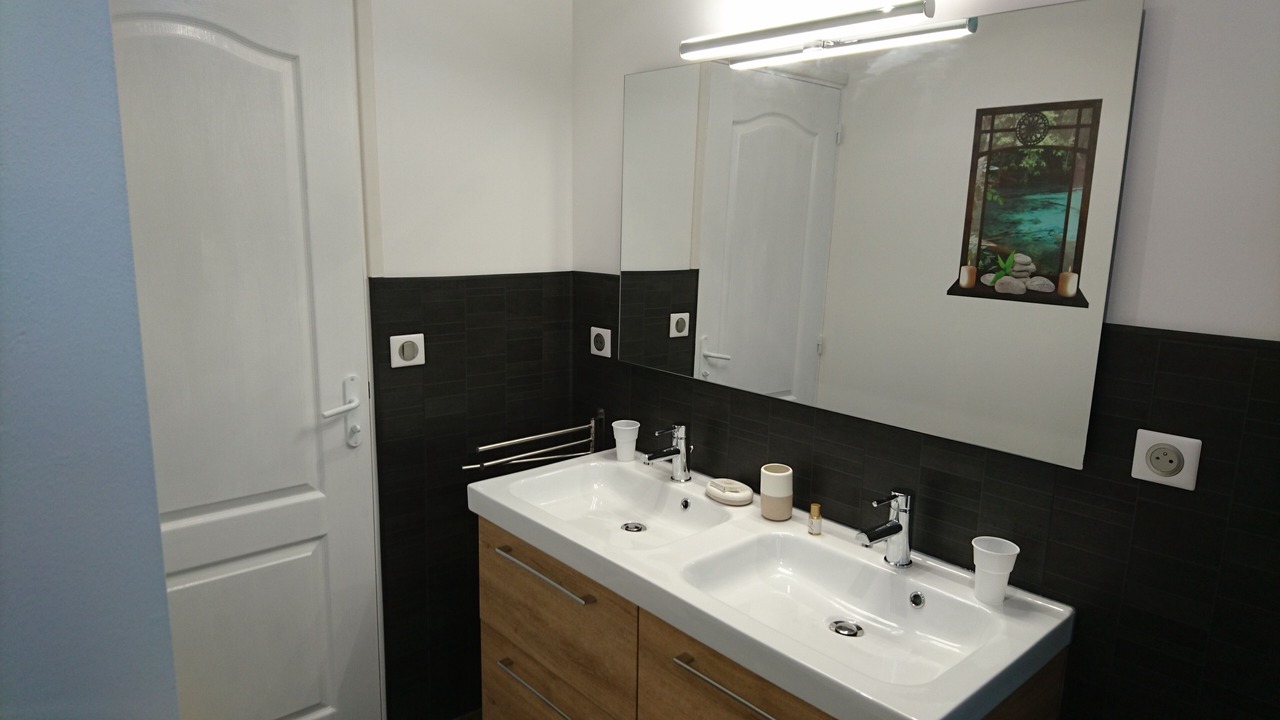 Photo of Bathroom in Lagord