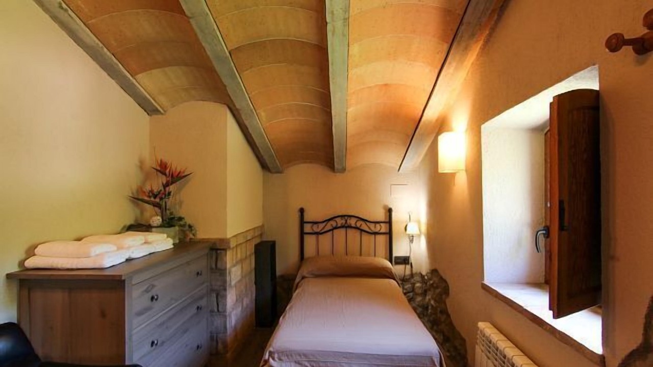 Photo of Bedroom in Viver i Serrateix