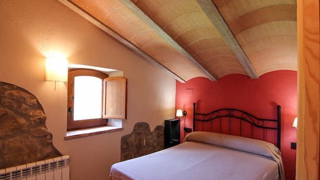 Photo of Bedroom in Viver i Serrateix