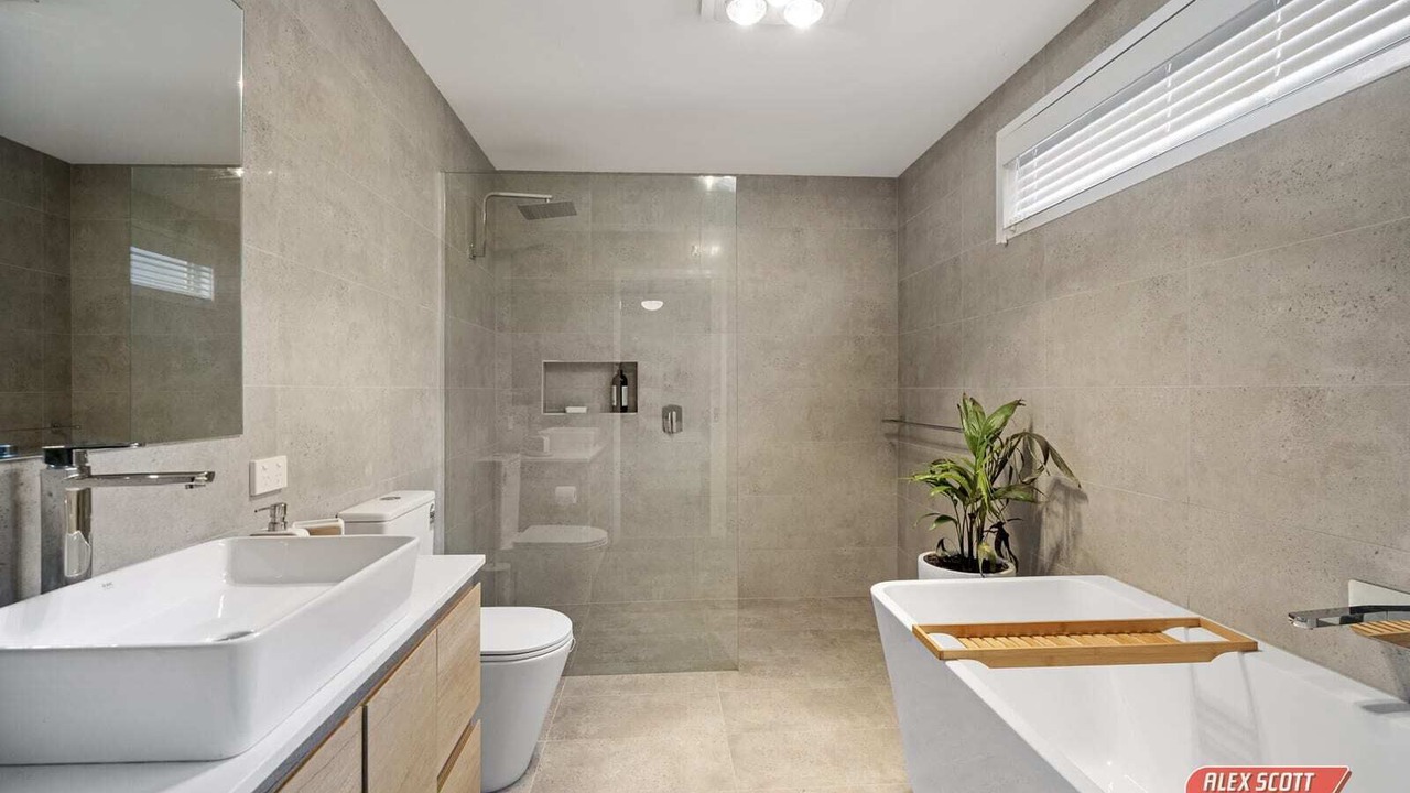 Photo of Bathroom in Sunset Strip