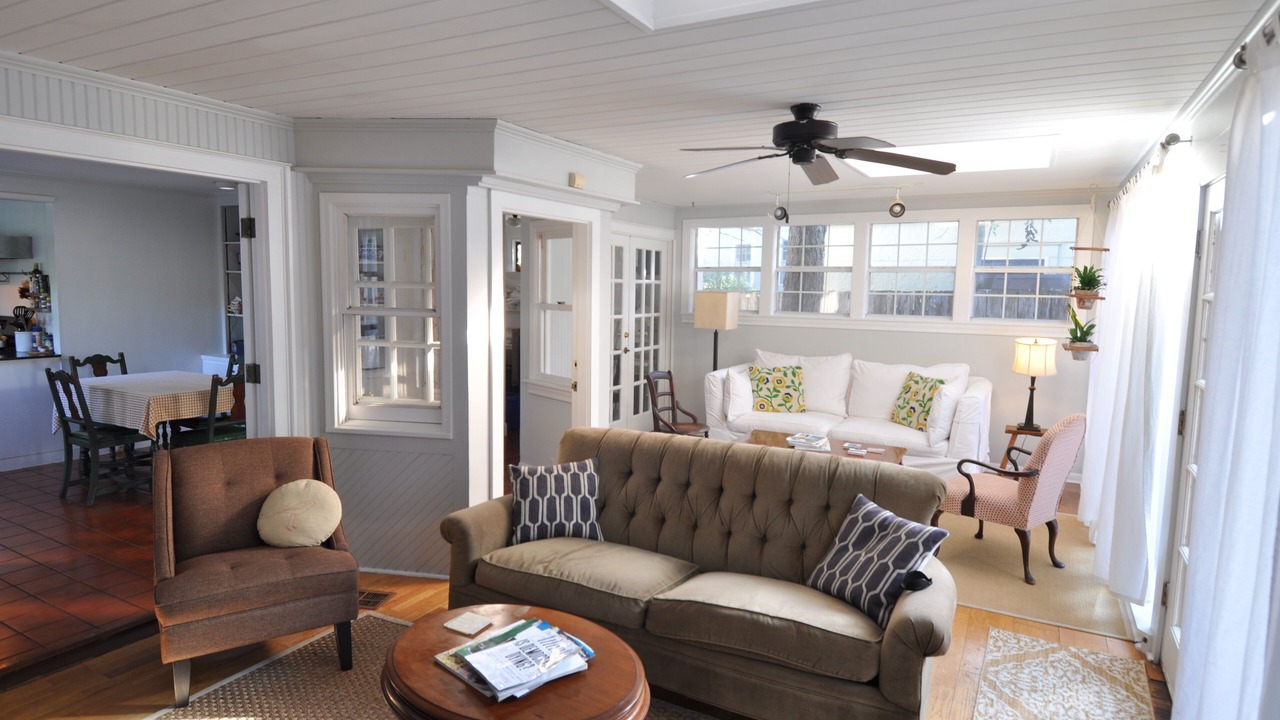 Photo of Livingroom in South River City