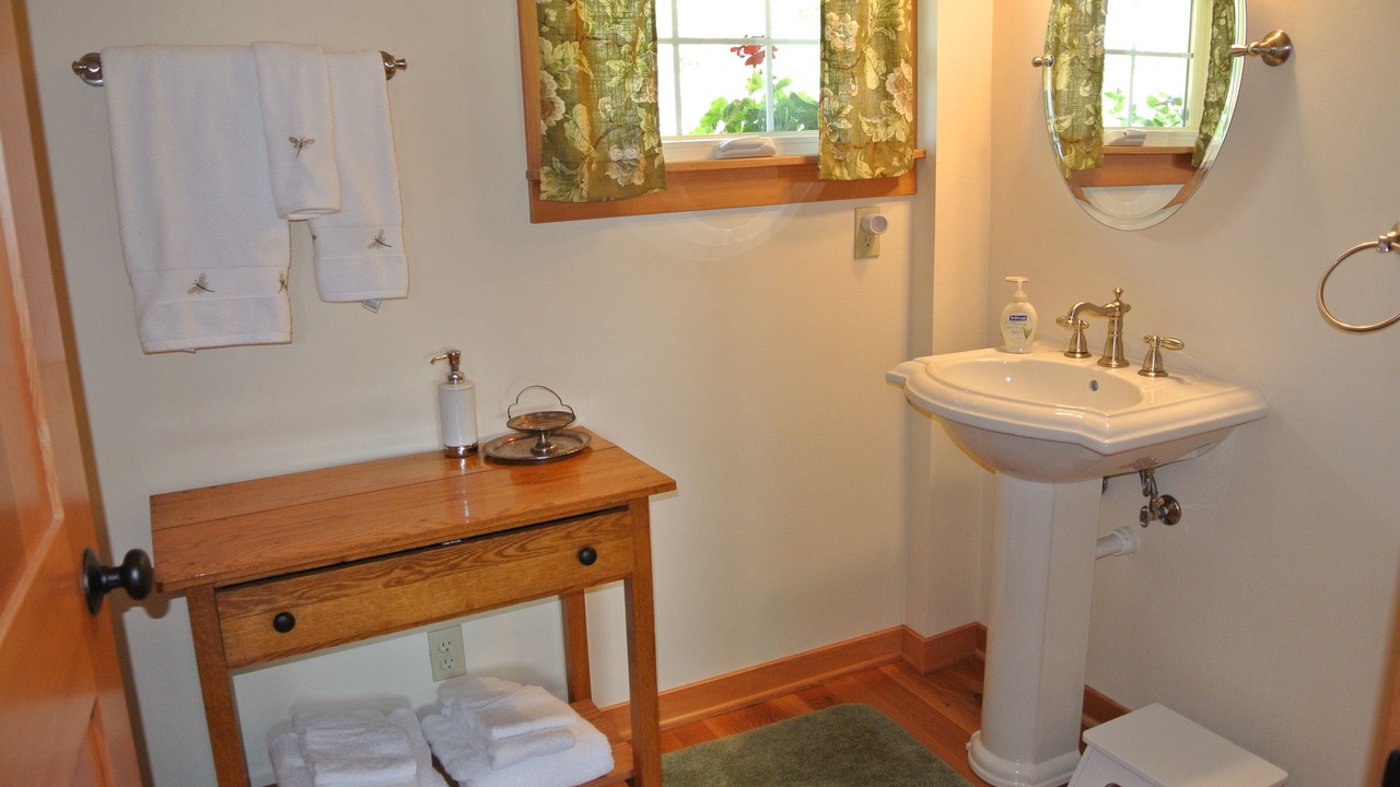 Photo of Bathroom in East Glacier Park Village