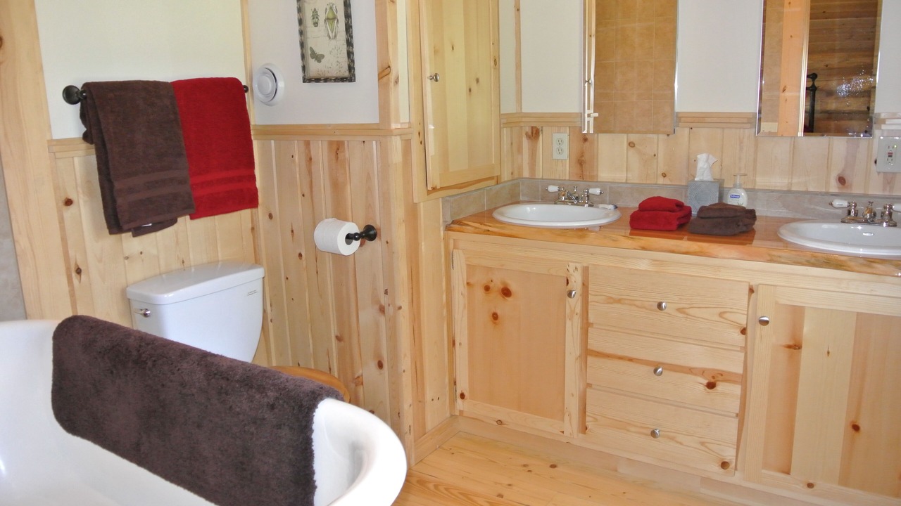 Photo of Bathroom in East Glacier Park Village