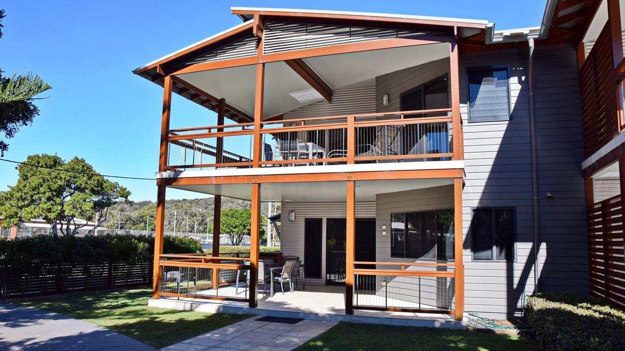 Photo of Others in Hat Head